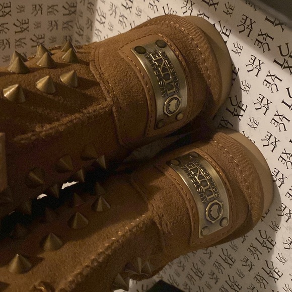 EUC [Australia Luxe Collective] Pistol Brown Studded Sheepskin Boots w/ Box W 5 - Picture 7 of 16